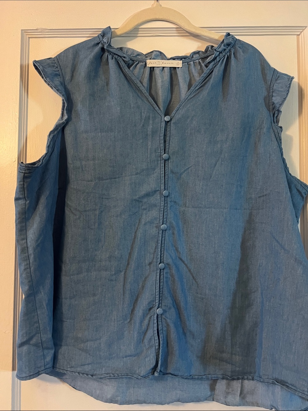 Light Blue Sleeveless Button-Front Women's Top